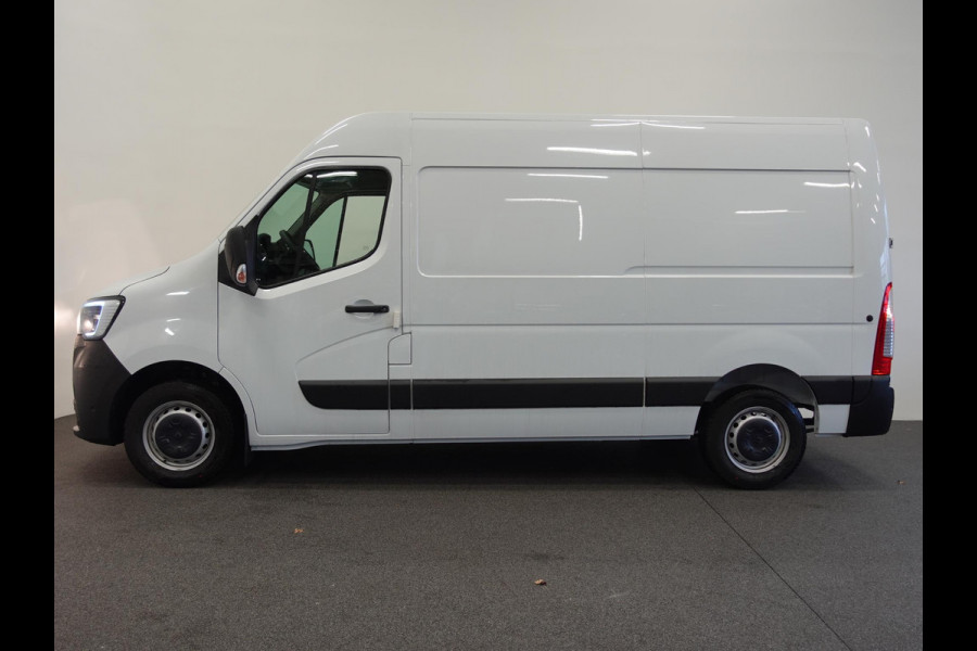Renault Master T33 2.3 dCi 135 L2H2 BPM VRIJ! Airco Cruise control Parkeersensoren Navigatie Trekhaak