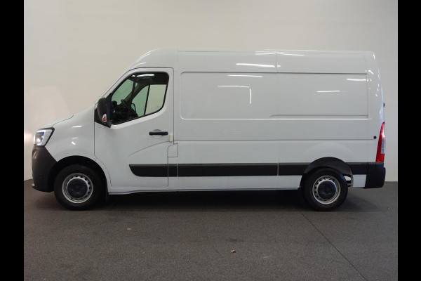 Renault Master T33 2.3 dCi 135 L2H2 BPM VRIJ! Airco Cruise control Parkeersensoren Navigatie Trekhaak