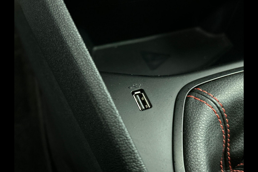 Ford Fiesta 1.0 EcoBoost 155pk Hybrid ST-Line | Navigatie | Climate Control | Stoelverwarming | Extra Getint Glas | Cruise Control