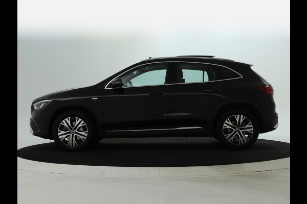 Mercedes-Benz GLA 250 e Plug-In Hybride | Panoramadak | Distronic | Sound system | Parkeerpakket met achteruitrijcamera | Stuur en Stoelverwarming. Inclusief 24 maanden MB Certified garantie voor Europa. Mercedes-Benz GLA 250 e Plug-In Hybride | Panoramadak | Distronic | Sound system | Parkeerpakket met achteruitrijcamera | Stuur en Stoelverwarming. Inclusief 24 maanden MB Certified garantie voor Europa.