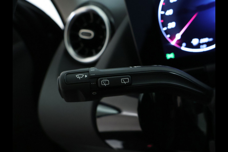 Mercedes-Benz GLA 250 e Plug-In Hybride | Panoramadak | Distronic | Sound system | Parkeerpakket met achteruitrijcamera | Stuur en Stoelverwarming. Inclusief 24 maanden MB Certified garantie voor Europa. Mercedes-Benz GLA 250 e Plug-In Hybride | Panoramadak | Distronic | Sound system | Parkeerpakket met achteruitrijcamera | Stuur en Stoelverwarming. Inclusief 24 maanden MB Certified garantie voor Europa.