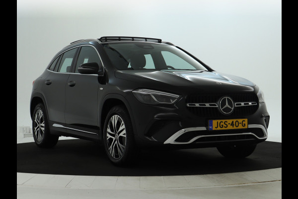 Mercedes-Benz GLA 250 e Plug-In Hybride | Panoramadak | Distronic | Sound system | Parkeerpakket met achteruitrijcamera | Stuur en Stoelverwarming. Inclusief 24 maanden MB Certified garantie voor Europa. Mercedes-Benz GLA 250 e Plug-In Hybride | Panoramadak | Distronic | Sound system | Parkeerpakket met achteruitrijcamera | Stuur en Stoelverwarming. Inclusief 24 maanden MB Certified garantie voor Europa.