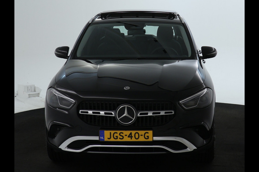 Mercedes-Benz GLA 250 e Plug-In Hybride | Panoramadak | Distronic | Sound system | Parkeerpakket met achteruitrijcamera | Stuur en Stoelverwarming. Inclusief 24 maanden MB Certified garantie voor Europa. Mercedes-Benz GLA 250 e Plug-In Hybride | Panoramadak | Distronic | Sound system | Parkeerpakket met achteruitrijcamera | Stuur en Stoelverwarming. Inclusief 24 maanden MB Certified garantie voor Europa.