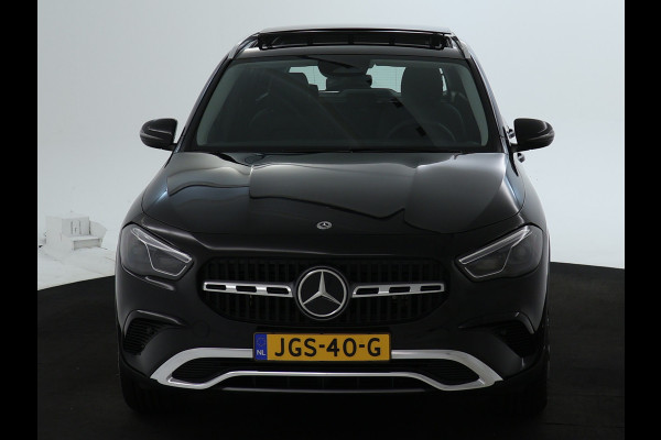 Mercedes-Benz GLA 250 e Plug-In Hybride | Panoramadak | Distronic | Sound system | Parkeerpakket met achteruitrijcamera | Stuur en Stoelverwarming. Inclusief 24 maanden MB Certified garantie voor Europa. Mercedes-Benz GLA 250 e Plug-In Hybride | Panoramadak | Distronic | Sound system | Parkeerpakket met achteruitrijcamera | Stuur en Stoelverwarming. Inclusief 24 maanden MB Certified garantie voor Europa.