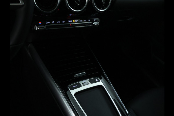 Mercedes-Benz GLA 250 e Plug-In Hybride | Panoramadak | Distronic | Sound system | Parkeerpakket met achteruitrijcamera | Stuur en Stoelverwarming. Inclusief 24 maanden MB Certified garantie voor Europa. Mercedes-Benz GLA 250 e Plug-In Hybride | Panoramadak | Distronic | Sound system | Parkeerpakket met achteruitrijcamera | Stuur en Stoelverwarming. Inclusief 24 maanden MB Certified garantie voor Europa.