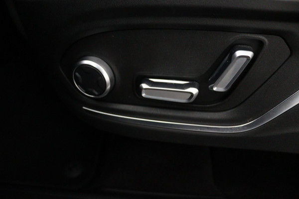 Lynk & Co 01 1.5*PLUG-IN*NAVI*PANO*CAM*ACC*CARPLAY*ECC*LED*