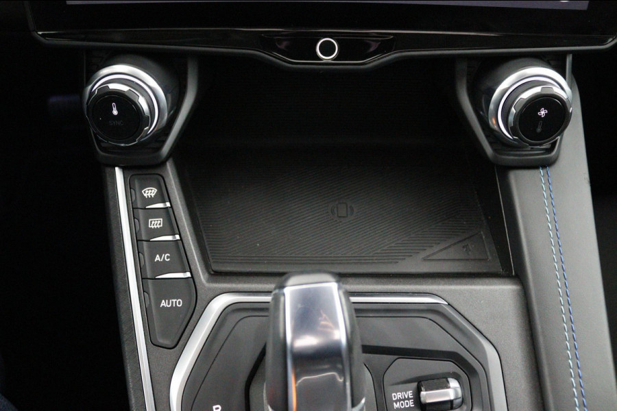 Lynk & Co 01 1.5*PLUG-IN*NAVI*PANO*CAM*ACC*CARPLAY*ECC*LED*