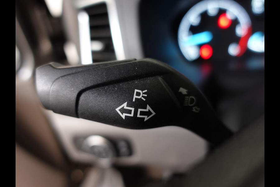 Ford Transit Custom L2H1 Limited Dubbele Cabine Automaat Navigatie Airco 2 Schuifdeuren Trekhaak Parkeersensoren Carplay Imperiaal Ford Transit Custom L2H1 Limited Dubbele Cabine Automaat Navigatie Airco 2 Schuifdeuren Trekhaak Parkeersensoren Carplay Imperiaal