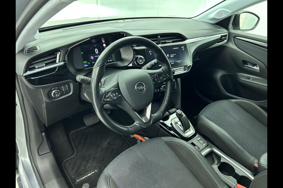 Opel CORSA-E Elegance 50 kWh Navigatie Apple Carplay/Android Auto Camera Parkeersensoren Cruise Control Stoel- en stuurverwarming Climate Control Lichtmetalen velgen