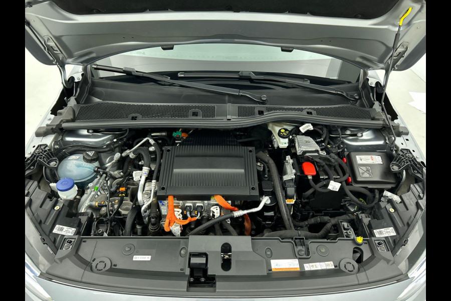 Opel CORSA-E Elegance 50 kWh Navigatie Apple Carplay/Android Auto Camera Parkeersensoren Cruise Control Stoel- en stuurverwarming Climate Control Lichtmetalen velgen