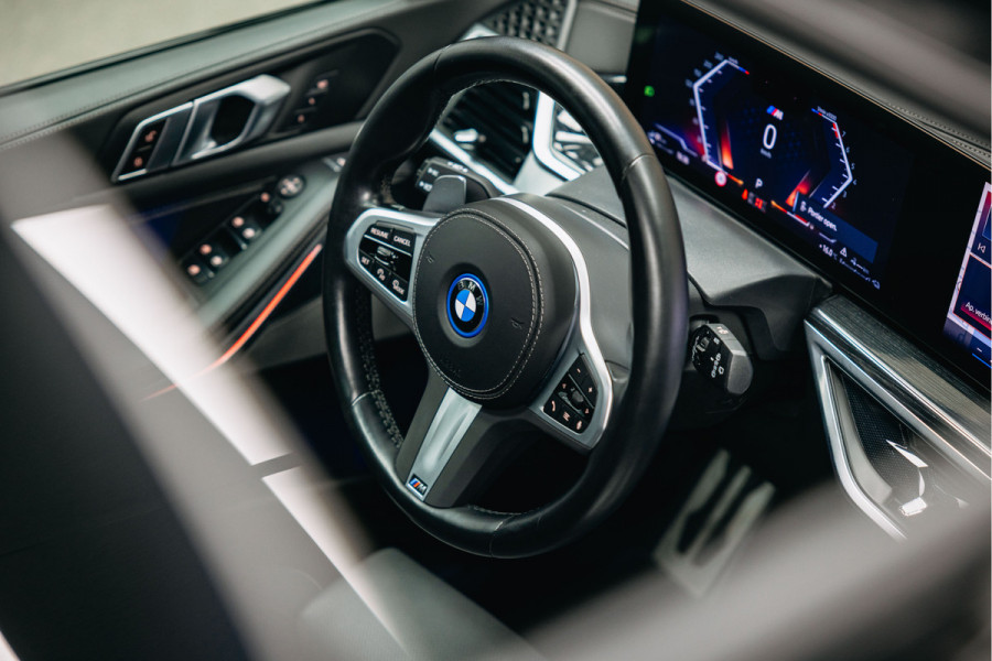 BMW X5 xDrive50e | Volledig M uitgevoerd| Head-up | Verwarmde en verkoelde bekerhouders | Pano |