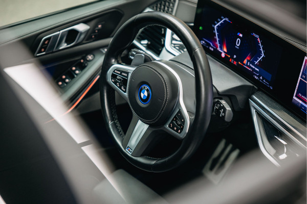 BMW X5 xDrive50e | Volledig M uitgevoerd| Head-up | Verwarmde en verkoelde bekerhouders | Pano |