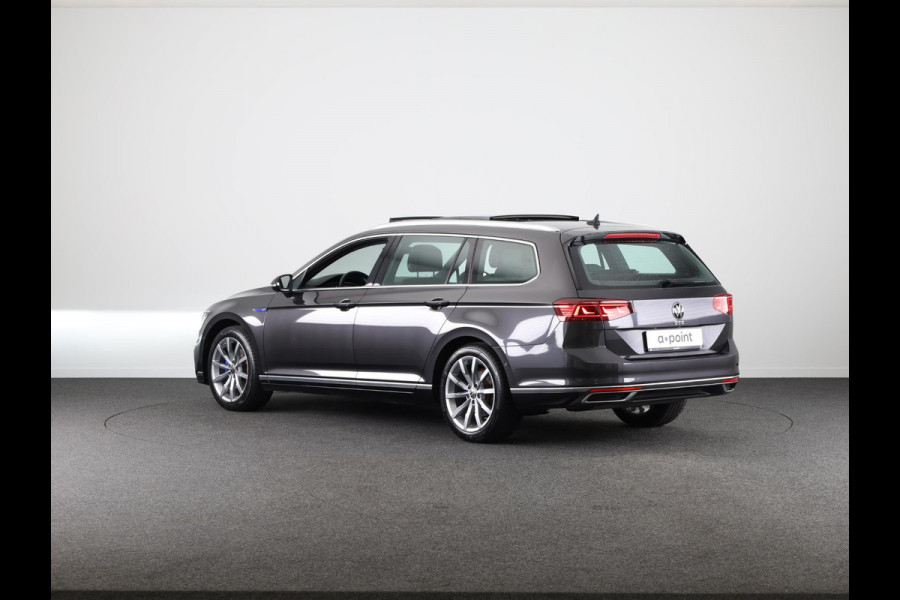 Volkswagen Passat Variant 1.4 TSI PHEV GTE Business 218 pk Automaat (DSG) | Trekhaak | Panoramadak | Parkeersensoren (Park assist) | Achteruitrijcamera | Adaptieve cruise control | Stoelverwarming |