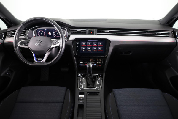 Volkswagen Passat Variant 1.4 TSI PHEV GTE Business 218 pk Automaat (DSG) | Trekhaak | Panoramadak | Parkeersensoren (Park assist) | Achteruitrijcamera | Adaptieve cruise control | Stoelverwarming |