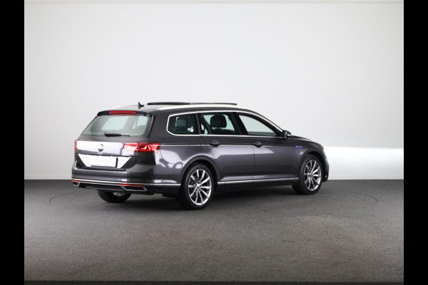 Volkswagen Passat Variant 1.4 TSI PHEV GTE Business 218 pk Automaat (DSG) | Trekhaak | Panoramadak | Parkeersensoren (Park assist) | Achteruitrijcamera | Adaptieve cruise control | Stoelverwarming |