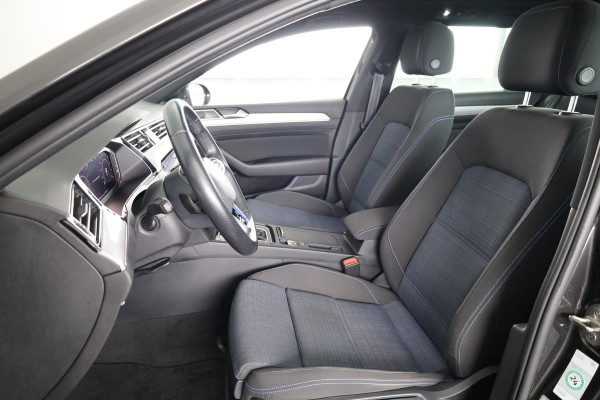 Volkswagen Passat Variant 1.4 TSI PHEV GTE Business 218 pk Automaat (DSG) | Trekhaak | Panoramadak | Parkeersensoren (Park assist) | Achteruitrijcamera | Adaptieve cruise control | Stoelverwarming |