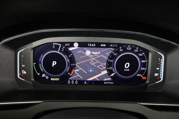 Volkswagen Passat Variant 1.4 TSI PHEV GTE Business 218 pk Automaat (DSG) | Trekhaak | Panoramadak | Parkeersensoren (Park assist) | Achteruitrijcamera | Adaptieve cruise control | Stoelverwarming |