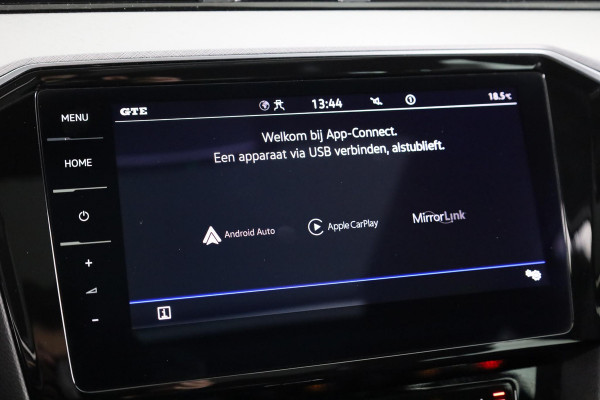 Volkswagen Passat Variant 1.4 TSI PHEV GTE Business 218 pk Automaat (DSG) | Trekhaak | Panoramadak | Parkeersensoren (Park assist) | Achteruitrijcamera | Adaptieve cruise control | Stoelverwarming |