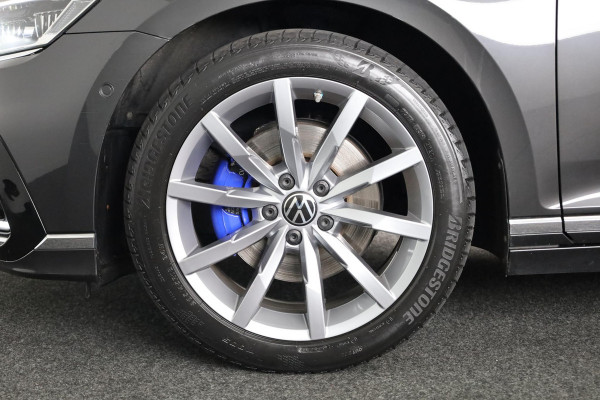 Volkswagen Passat Variant 1.4 TSI PHEV GTE Business 218 pk Automaat (DSG) | Trekhaak | Panoramadak | Parkeersensoren (Park assist) | Achteruitrijcamera | Adaptieve cruise control | Stoelverwarming |