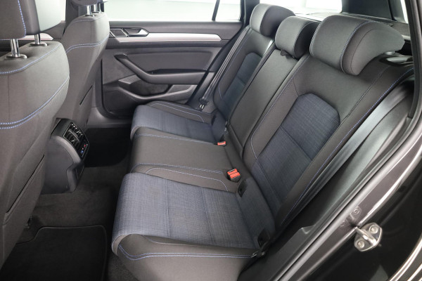 Volkswagen Passat Variant 1.4 TSI PHEV GTE Business 218 pk Automaat (DSG) | Trekhaak | Panoramadak | Parkeersensoren (Park assist) | Achteruitrijcamera | Adaptieve cruise control | Stoelverwarming |