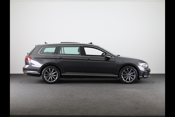 Volkswagen Passat Variant 1.4 TSI PHEV GTE Business 218 pk Automaat (DSG) | Trekhaak | Panoramadak | Parkeersensoren (Park assist) | Achteruitrijcamera | Adaptieve cruise control | Stoelverwarming |