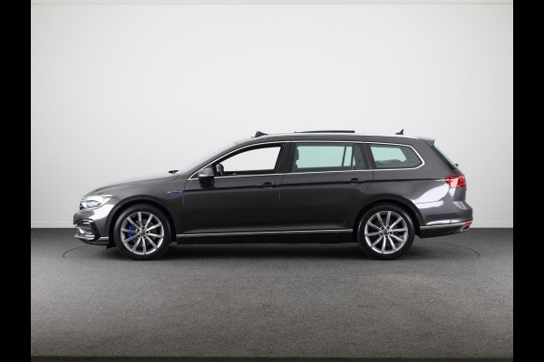 Volkswagen Passat Variant 1.4 TSI PHEV GTE Business 218 pk Automaat (DSG) | Trekhaak | Panoramadak | Parkeersensoren (Park assist) | Achteruitrijcamera | Adaptieve cruise control | Stoelverwarming |