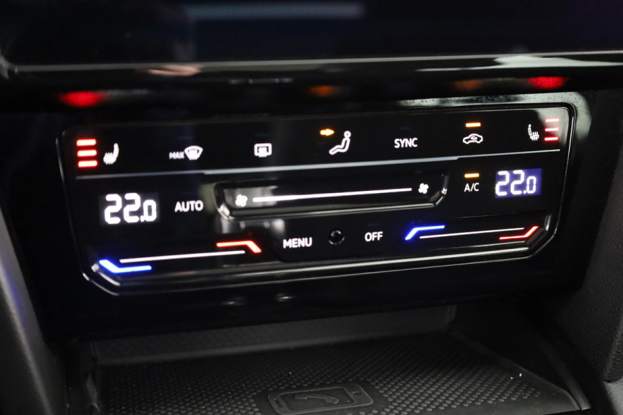 Volkswagen Passat Variant 1.4 TSI PHEV GTE Business 218 pk Automaat (DSG) | Trekhaak | Panoramadak | Parkeersensoren (Park assist) | Achteruitrijcamera | Adaptieve cruise control | Stoelverwarming |