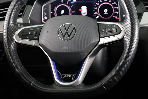 Volkswagen Passat Variant 1.4 TSI PHEV GTE Business 218 pk Automaat (DSG) | Trekhaak | Panoramadak | Parkeersensoren (Park assist) | Achteruitrijcamera | Adaptieve cruise control | Stoelverwarming |