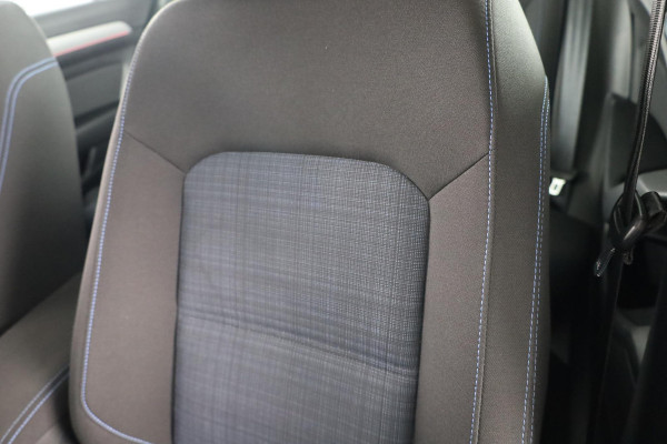Volkswagen Passat Variant 1.4 TSI PHEV GTE Business 218 pk Automaat (DSG) | Trekhaak | Panoramadak | Parkeersensoren (Park assist) | Achteruitrijcamera | Adaptieve cruise control | Stoelverwarming |