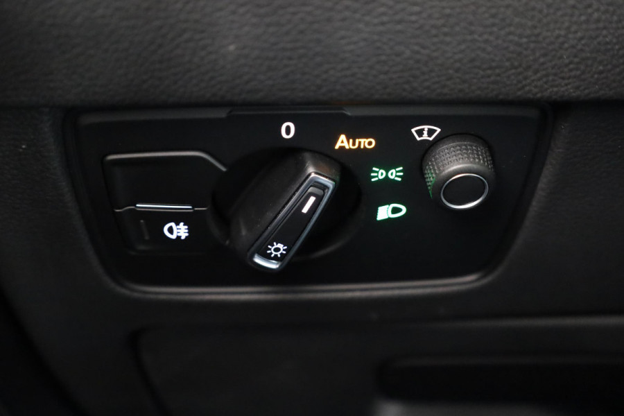 Volkswagen Passat Variant 1.4 TSI PHEV GTE Business 218 pk Automaat (DSG) | Trekhaak | Panoramadak | Parkeersensoren (Park assist) | Achteruitrijcamera | Adaptieve cruise control | Stoelverwarming |