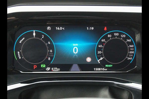 Volkswagen Multivan 1.4 eHybrid L2H1 Life | 7-persoons | Camera | Cruise Control | Apple Carplay | NL-Auto |