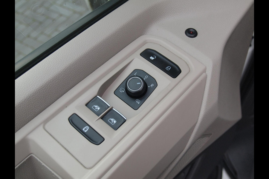 Volkswagen Multivan 1.4 eHybrid L2H1 Life | 7-persoons | Camera | Cruise Control | Apple Carplay | NL-Auto |