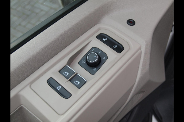 Volkswagen Multivan 1.4 eHybrid L2H1 Life | 7-persoons | Camera | Cruise Control | Apple Carplay | NL-Auto |