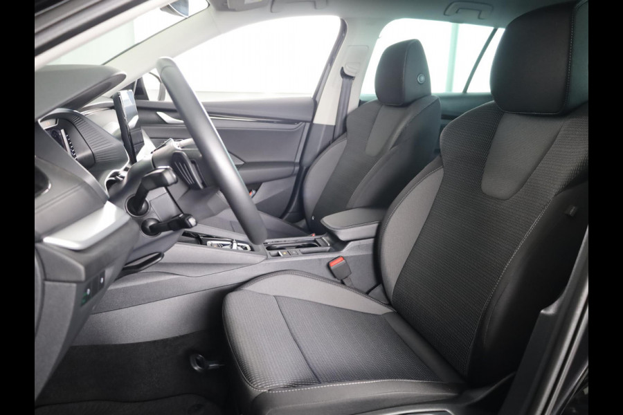 Škoda Octavia Combi 1.5 TSI MHEV Business Edition 115pk DSG | Facelift | Verlengde Garantie | Trekhaak wegklapbaar | Carplay | Achteruitrijcamera | Elek inklapbare buitenspiegels | Elek bedienbare achterklep |