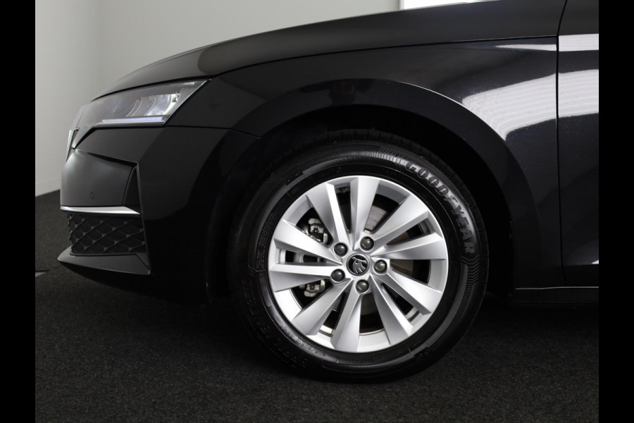 Škoda Octavia Combi 1.5 TSI MHEV Business Edition 115pk DSG | Facelift | Verlengde Garantie | Trekhaak wegklapbaar | Carplay | Achteruitrijcamera | Elek inklapbare buitenspiegels | Elek bedienbare achterklep |