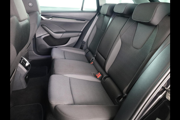 Škoda Octavia Combi 1.5 TSI MHEV Business Edition 115pk DSG | Facelift | Verlengde Garantie | Trekhaak wegklapbaar | Carplay | Achteruitrijcamera | Elek inklapbare buitenspiegels | Elek bedienbare achterklep |