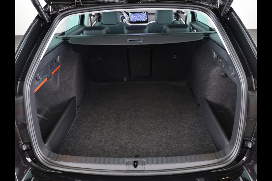 Škoda Octavia Combi 1.5 TSI MHEV Business Edition 115pk DSG | Facelift | Verlengde Garantie | Trekhaak wegklapbaar | Carplay | Achteruitrijcamera | Elek inklapbare buitenspiegels | Elek bedienbare achterklep |