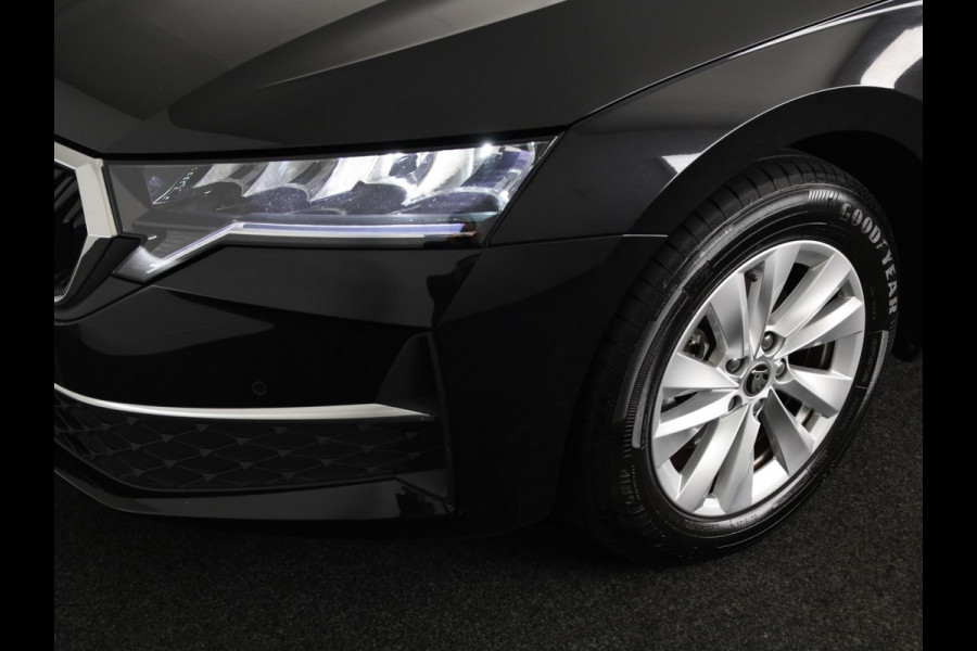 Škoda Octavia Combi 1.5 TSI MHEV Business Edition 115pk DSG | Facelift | Verlengde Garantie | Trekhaak wegklapbaar | Carplay | Achteruitrijcamera | Elek inklapbare buitenspiegels | Elek bedienbare achterklep |