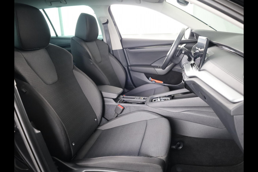 Škoda Octavia Combi 1.5 TSI MHEV Business Edition 115pk DSG | Facelift | Verlengde Garantie | Trekhaak wegklapbaar | Carplay | Achteruitrijcamera | Elek inklapbare buitenspiegels | Elek bedienbare achterklep |