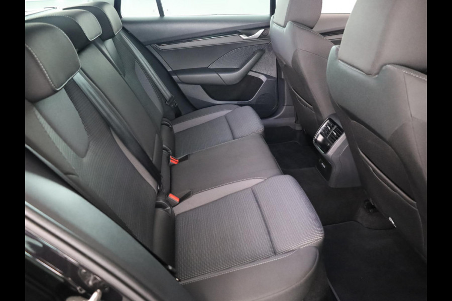 Škoda Octavia Combi 1.5 TSI MHEV Business Edition 115pk DSG | Facelift | Verlengde Garantie | Trekhaak wegklapbaar | Carplay | Achteruitrijcamera | Elek inklapbare buitenspiegels | Elek bedienbare achterklep |