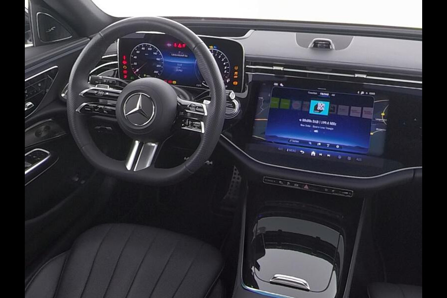Mercedes-Benz E-Klasse Estate 300 e AMG Line / Hyperscreen / Massage / Luchtvering / Head Up / Softclose / 360 Camera / Burmester