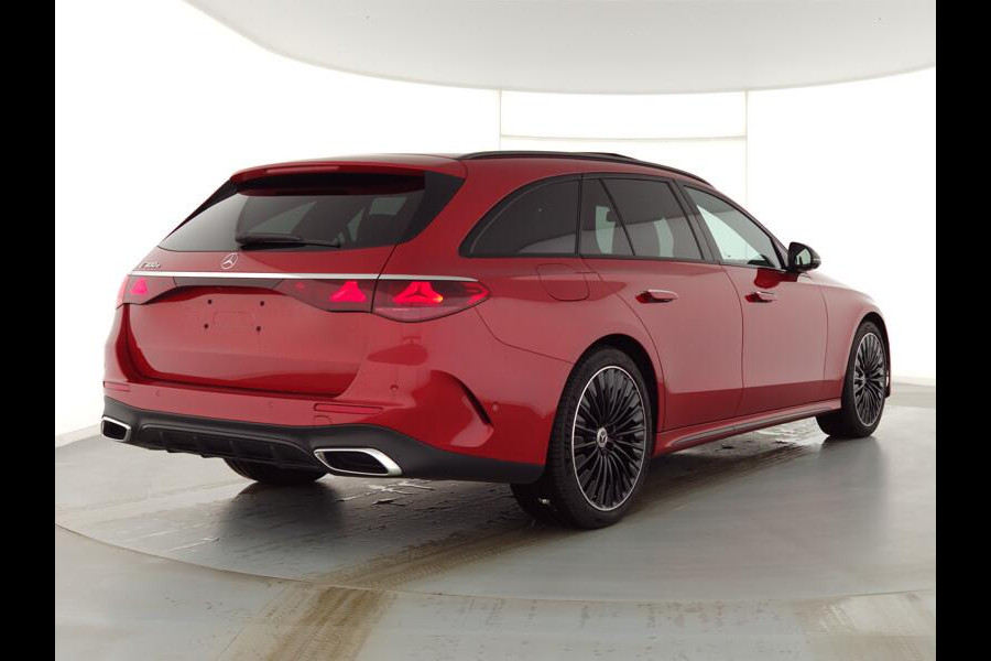 Mercedes-Benz E-Klasse Estate 300 e AMG Line / Hyperscreen / Massage / Luchtvering / Head Up / Softclose / 360 Camera / Burmester