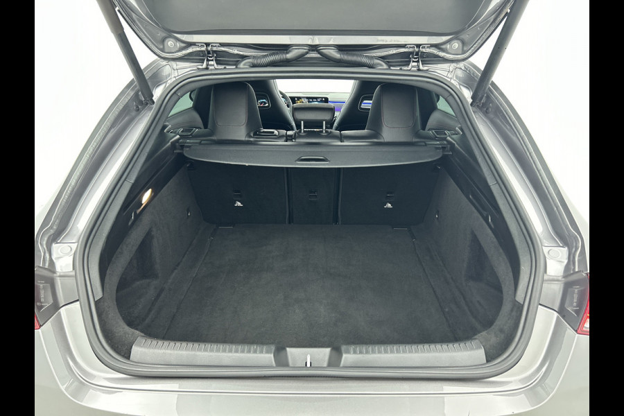 Mercedes-Benz CLA-Klasse Shooting Brake 180 Business Solution AMG Upgrade Edition(NL-auto, Panorama, SfeerV, Navi, StoelV, Etc)
