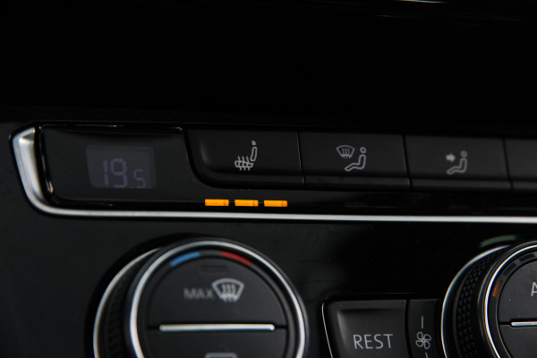 Volkswagen Passat Variant 1.4 TSI GTE Highline Orig. NL | Massage | Carplay | ACC | Keyless | Camera
