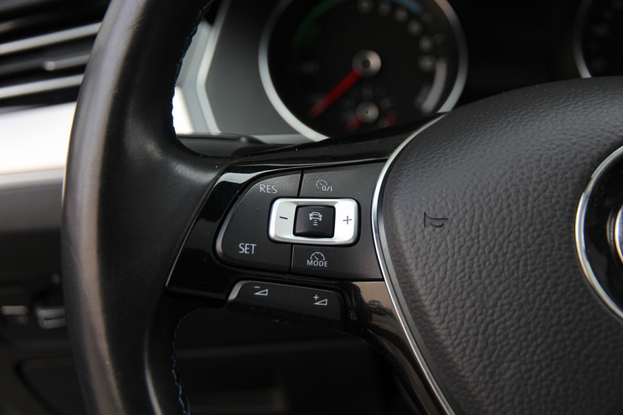 Volkswagen Passat Variant 1.4 TSI GTE Highline Orig. NL | Massage | Carplay | ACC | Keyless | Camera