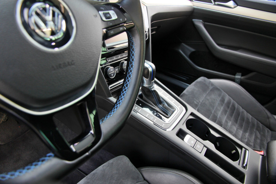 Volkswagen Passat Variant 1.4 TSI GTE Highline Orig. NL | Massage | Carplay | ACC | Keyless | Camera