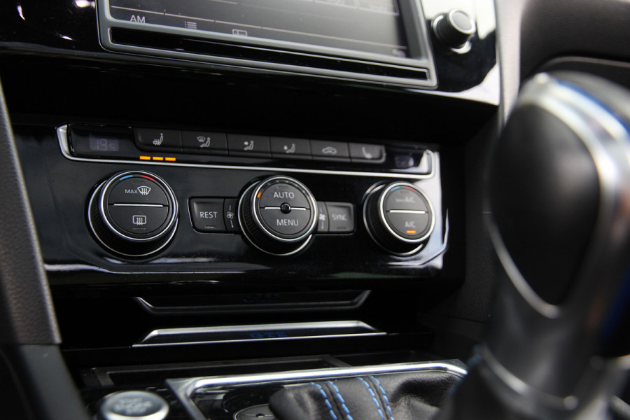Volkswagen Passat Variant 1.4 TSI GTE Highline Orig. NL | Massage | Carplay | ACC | Keyless | Camera