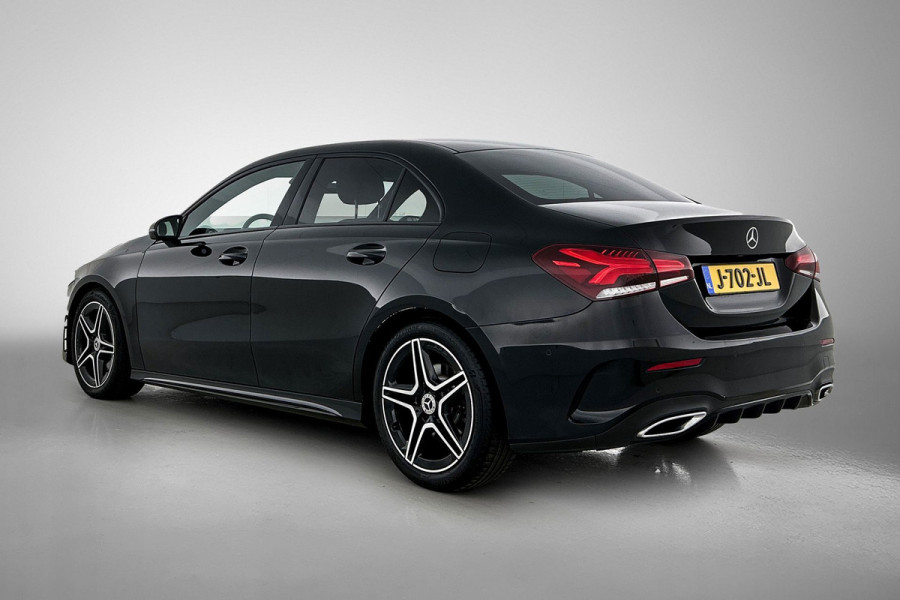 Mercedes-Benz A-Klasse 200 Business AMG (SFEERVERLICHTING, CARPLAY, CAMERA, STOELVERWARMING, 1e EIGENAAR, GOED ONDERHOUDEN) Mercedes-Benz A-Klasse 200 Business AMG (SFEERVERLICHTING, CARPLAY, CAMERA, STOELVERWARMING, 1e EIGENAAR, GOED ONDERHOUDEN)