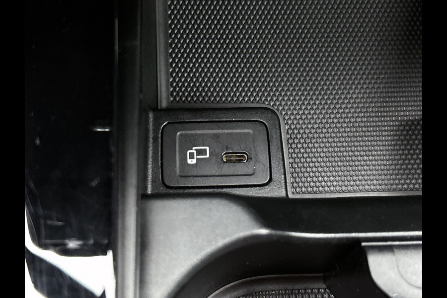 Mercedes-Benz A-Klasse 200 Business AMG (SFEERVERLICHTING, CARPLAY, CAMERA, STOELVERWARMING, 1e EIGENAAR, GOED ONDERHOUDEN) Mercedes-Benz A-Klasse 200 Business AMG (SFEERVERLICHTING, CARPLAY, CAMERA, STOELVERWARMING, 1e EIGENAAR, GOED ONDERHOUDEN)