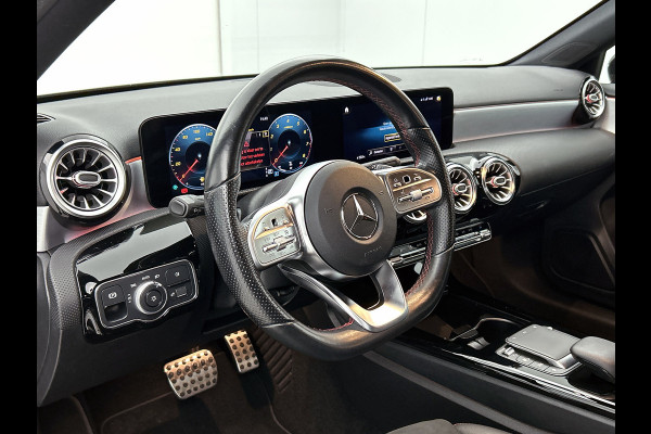 Mercedes-Benz A-Klasse 200 Business AMG (SFEERVERLICHTING, CARPLAY, CAMERA, STOELVERWARMING, 1e EIGENAAR, GOED ONDERHOUDEN) Mercedes-Benz A-Klasse 200 Business AMG (SFEERVERLICHTING, CARPLAY, CAMERA, STOELVERWARMING, 1e EIGENAAR, GOED ONDERHOUDEN)